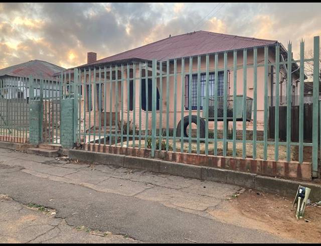 14 BEDROOM HOUSE FOR SALE IN GERMISTON CENTRAL